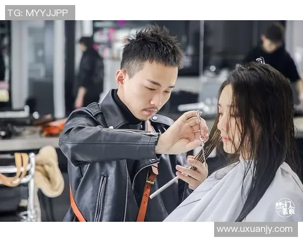 揭秘足球球星背后的发型师是谁 揭开明星发型的秘密与故事